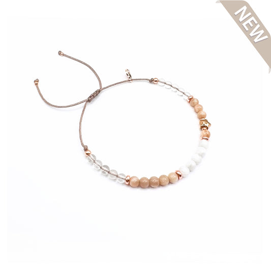 „A KISS GOODNIGHT“ – Sternenkindarmband in Roségold oder Gold mit Weißem Achat, Pfirsich-Mondstein & Bergkristall